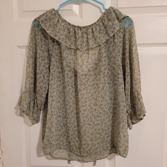 Forever 21 butterfly top - Picture 2 of 5